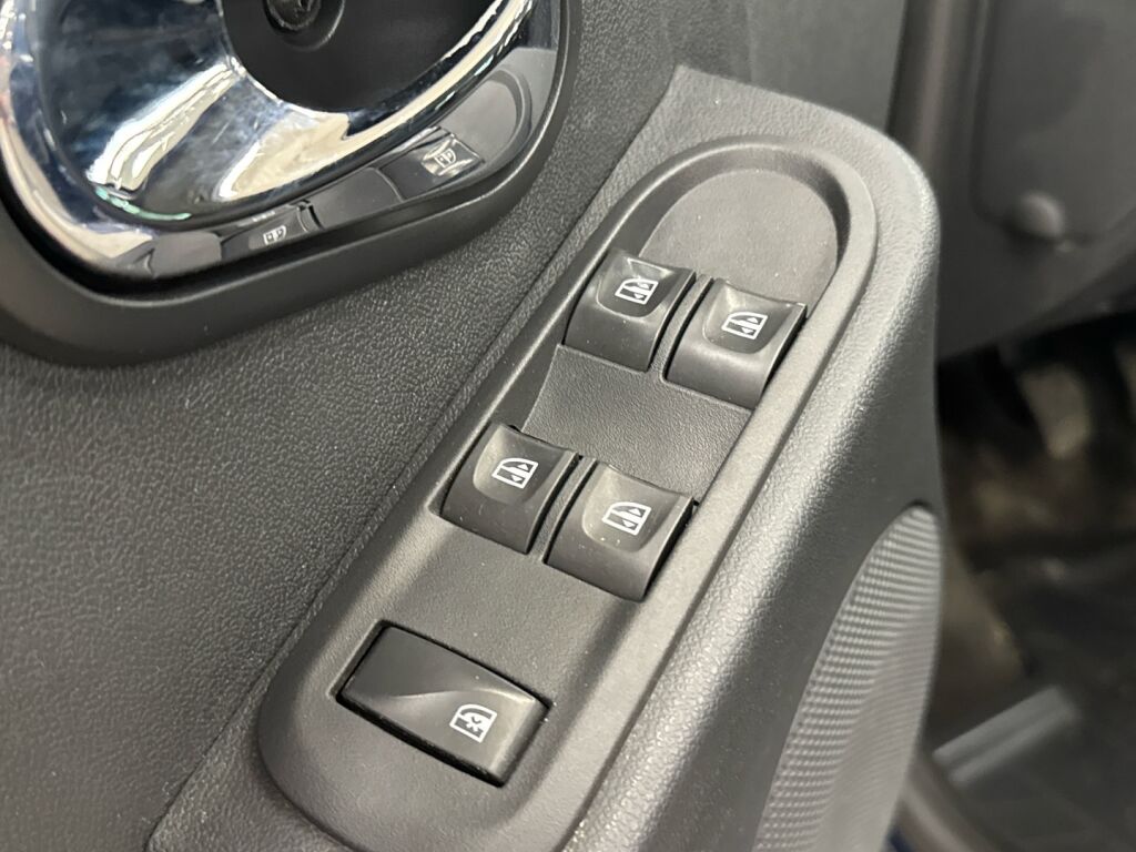 Dacia Duster 2015 Sininen
