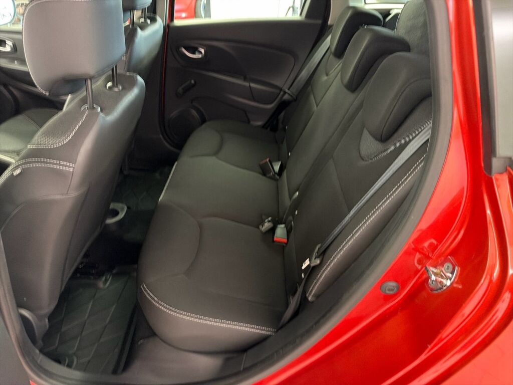 Renault Clio 2015 Punainen
