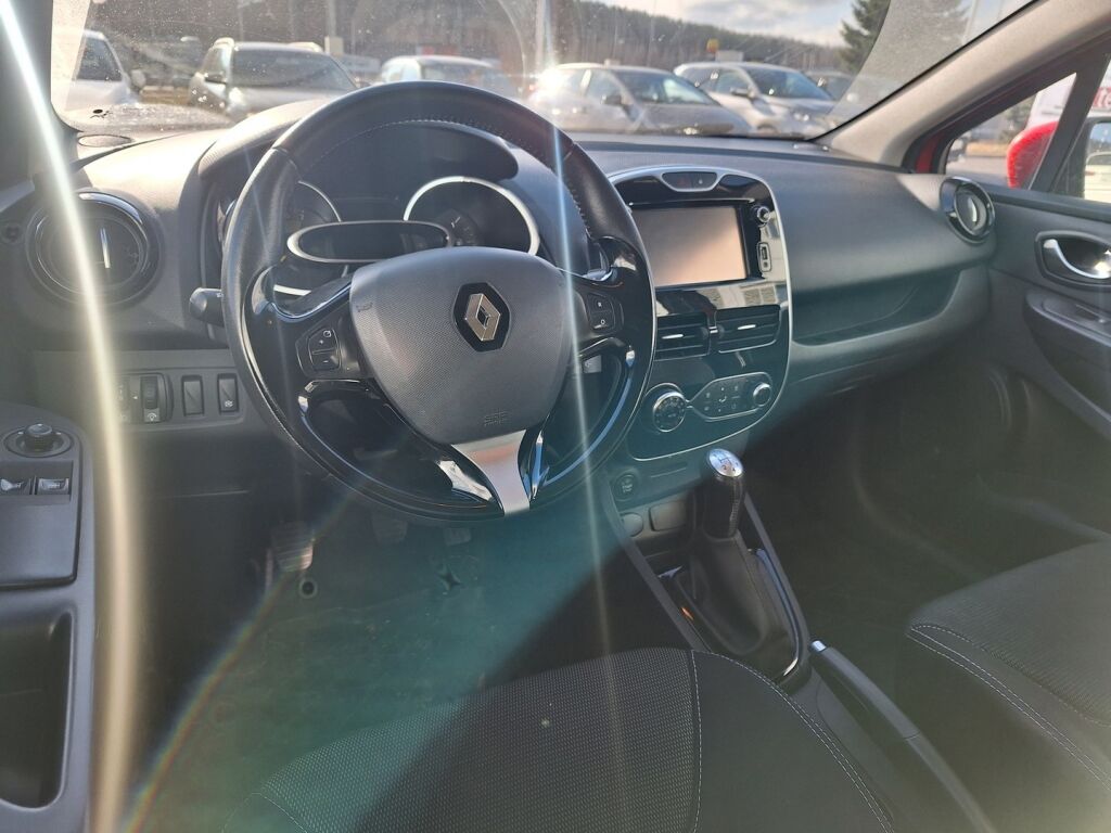 Renault Clio 2015 Punainen