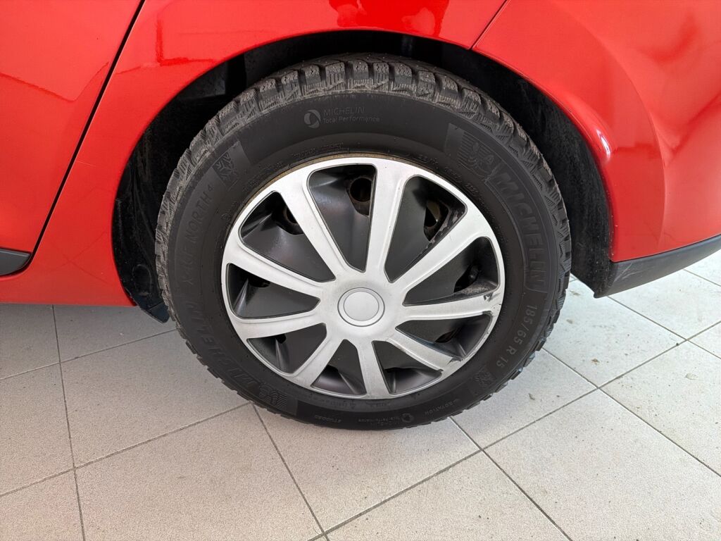 Renault Clio 2015 Punainen