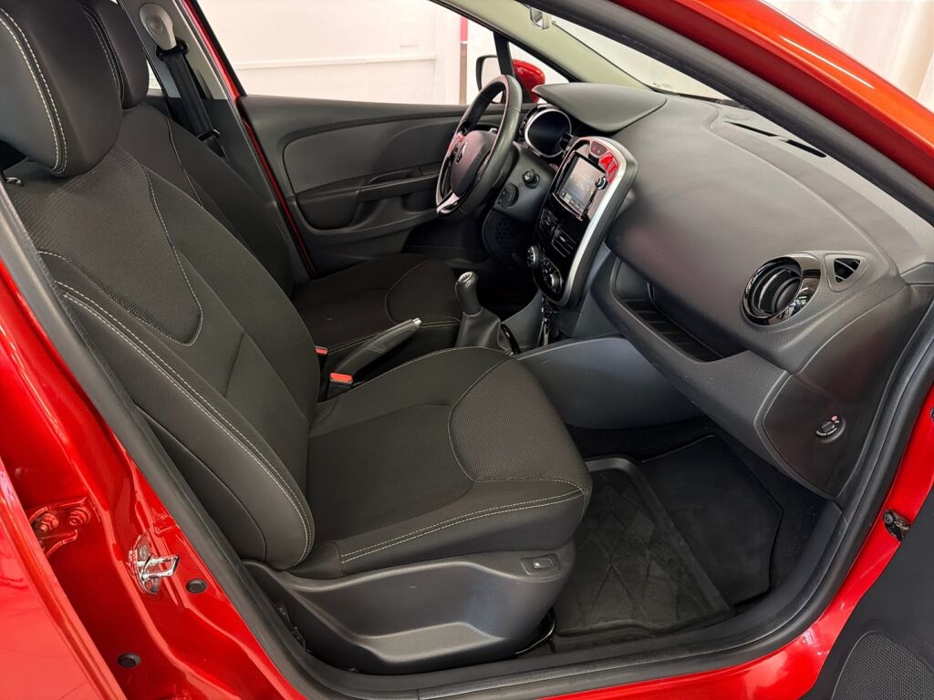 Renault Clio 2015 Punainen