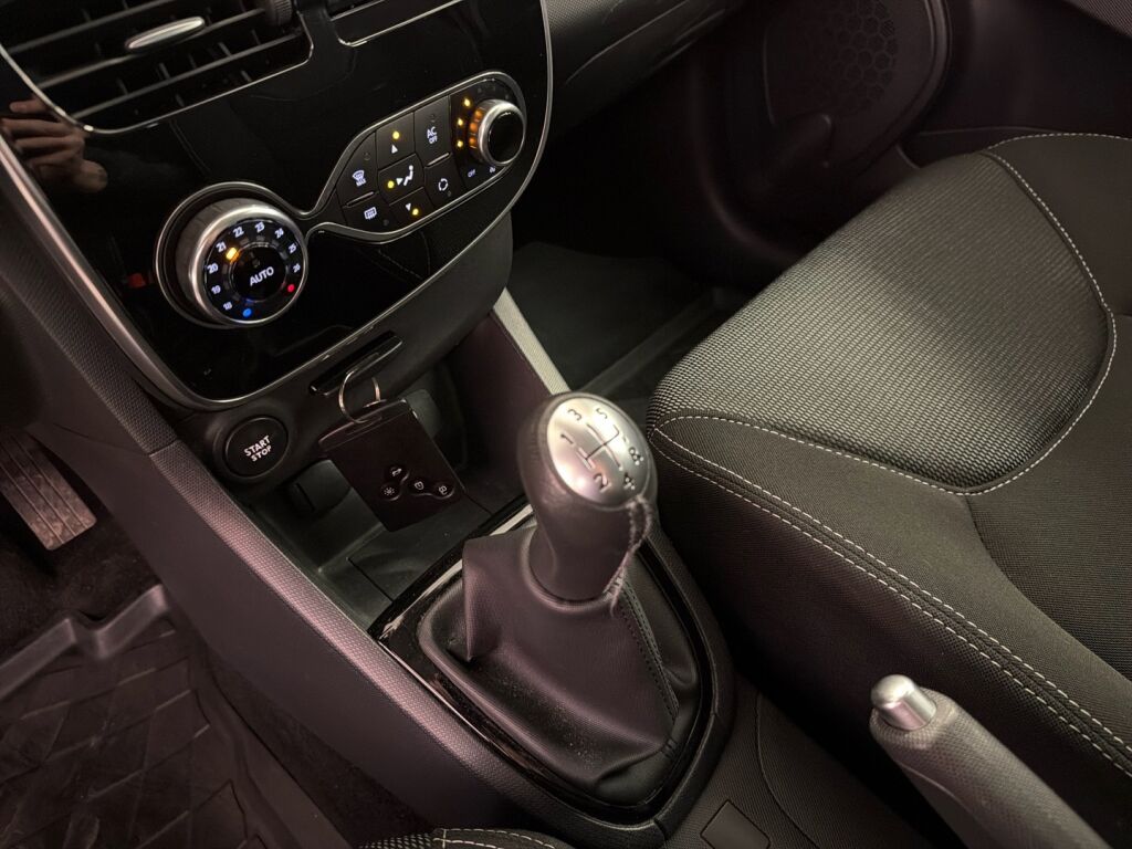 Renault Clio 2015 Punainen