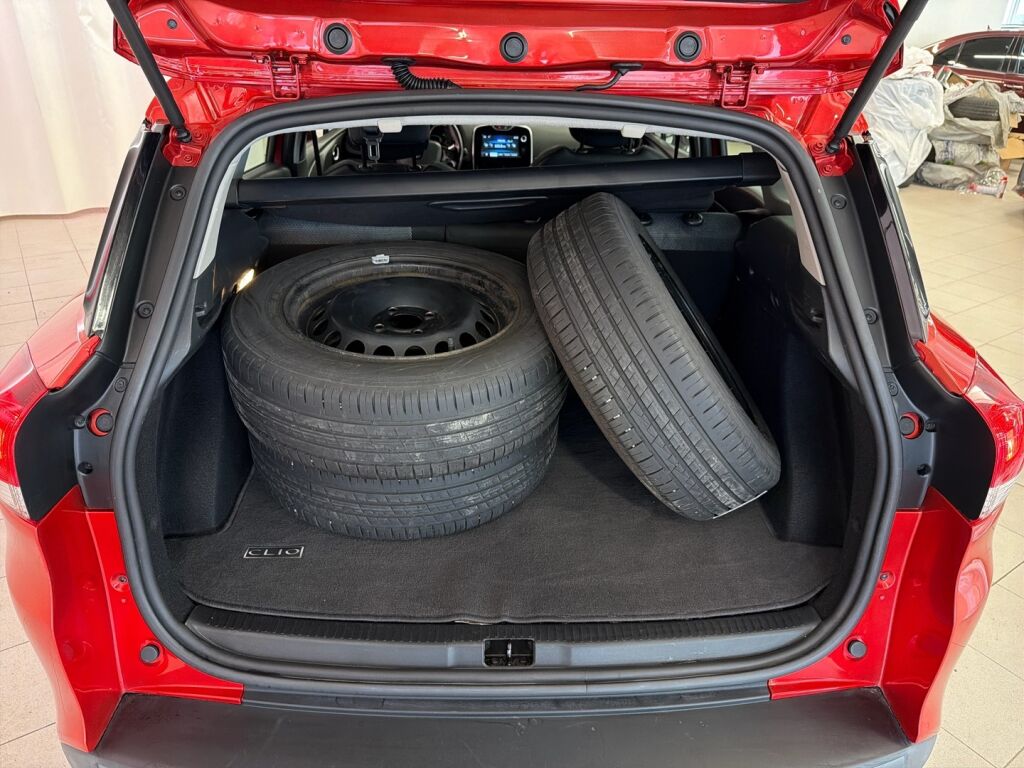 Renault Clio 2015 Punainen