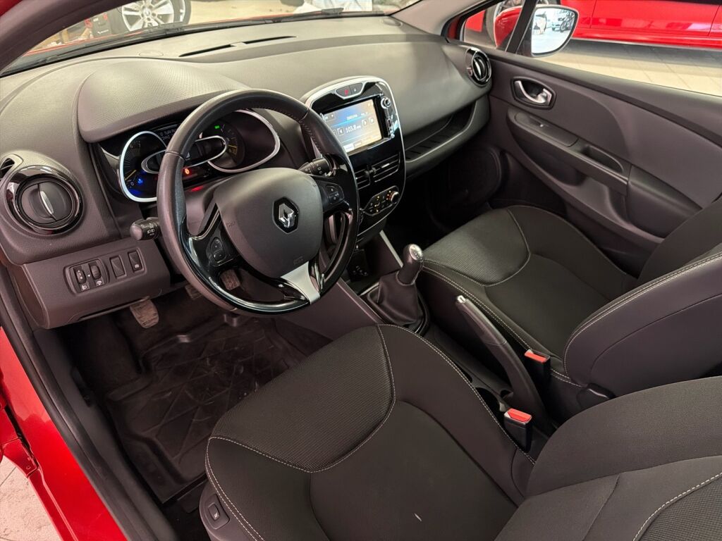 Renault Clio 2015 Punainen