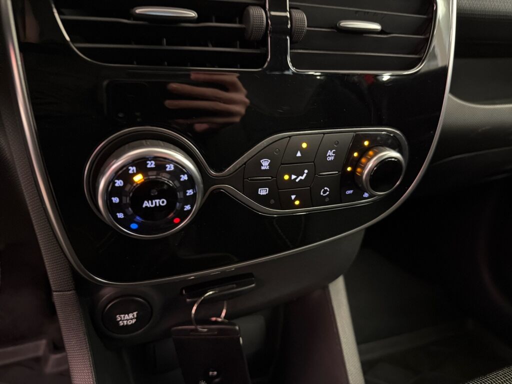 Renault Clio 2015 Punainen