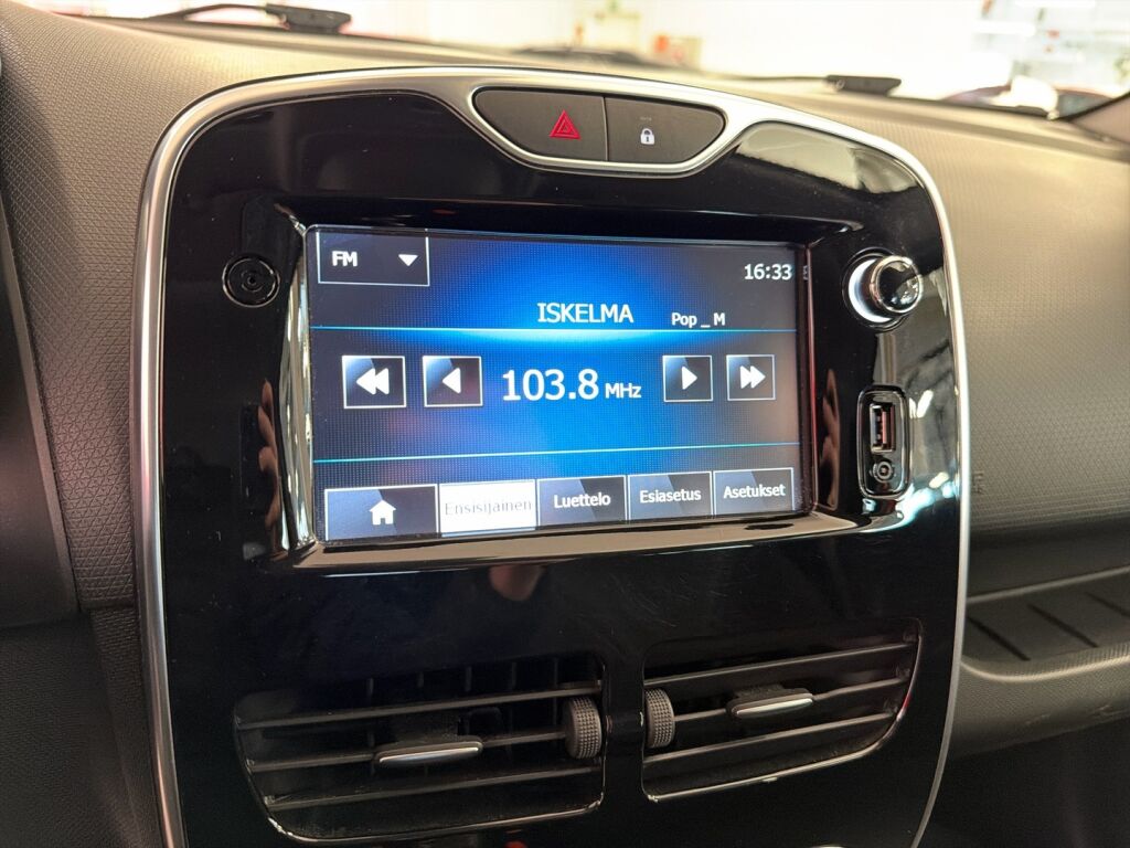 Renault Clio 2015 Punainen