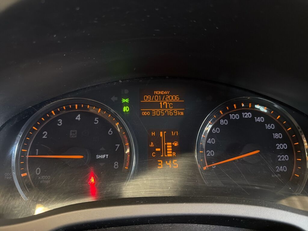 Toyota Avensis 2010 Harmaa
