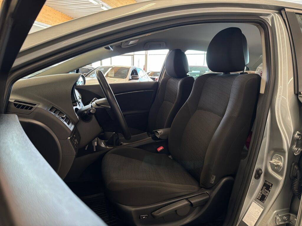 Toyota Avensis 2010 Harmaa