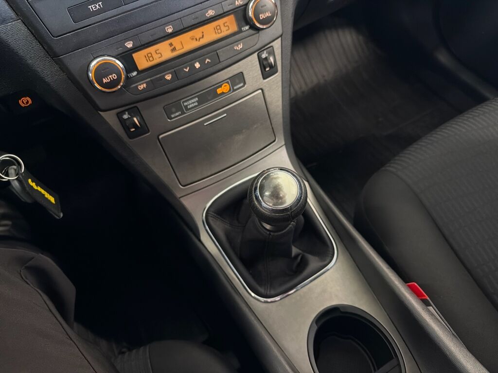 Toyota Avensis 2010 Harmaa