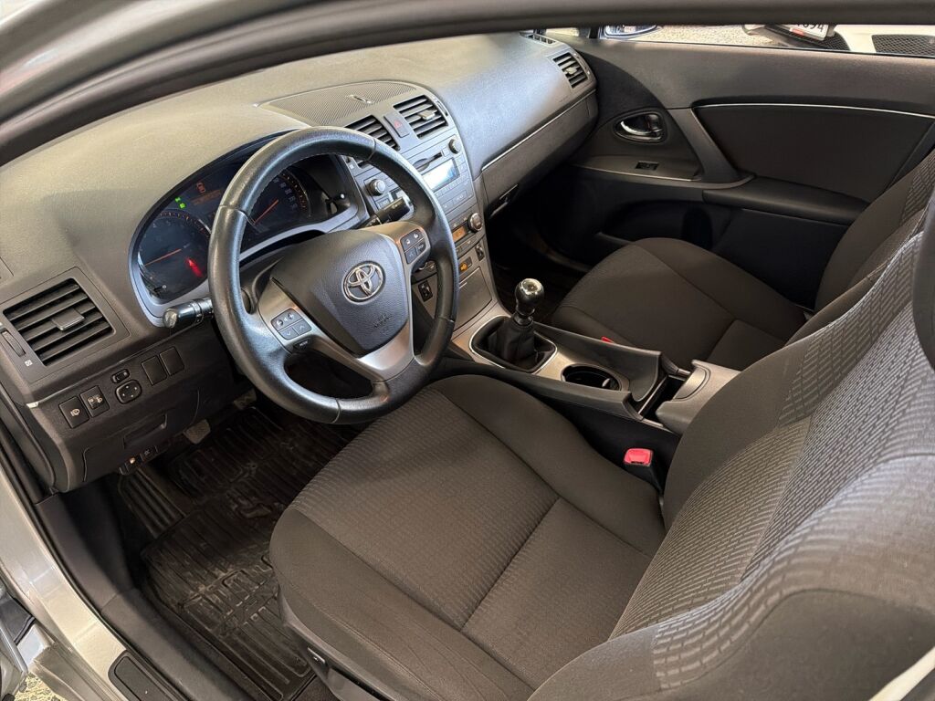 Toyota Avensis 2010 Harmaa