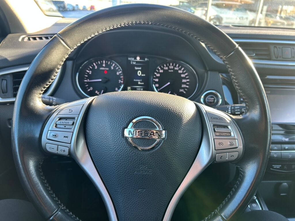 Nissan Qashqai 2017 Punainen