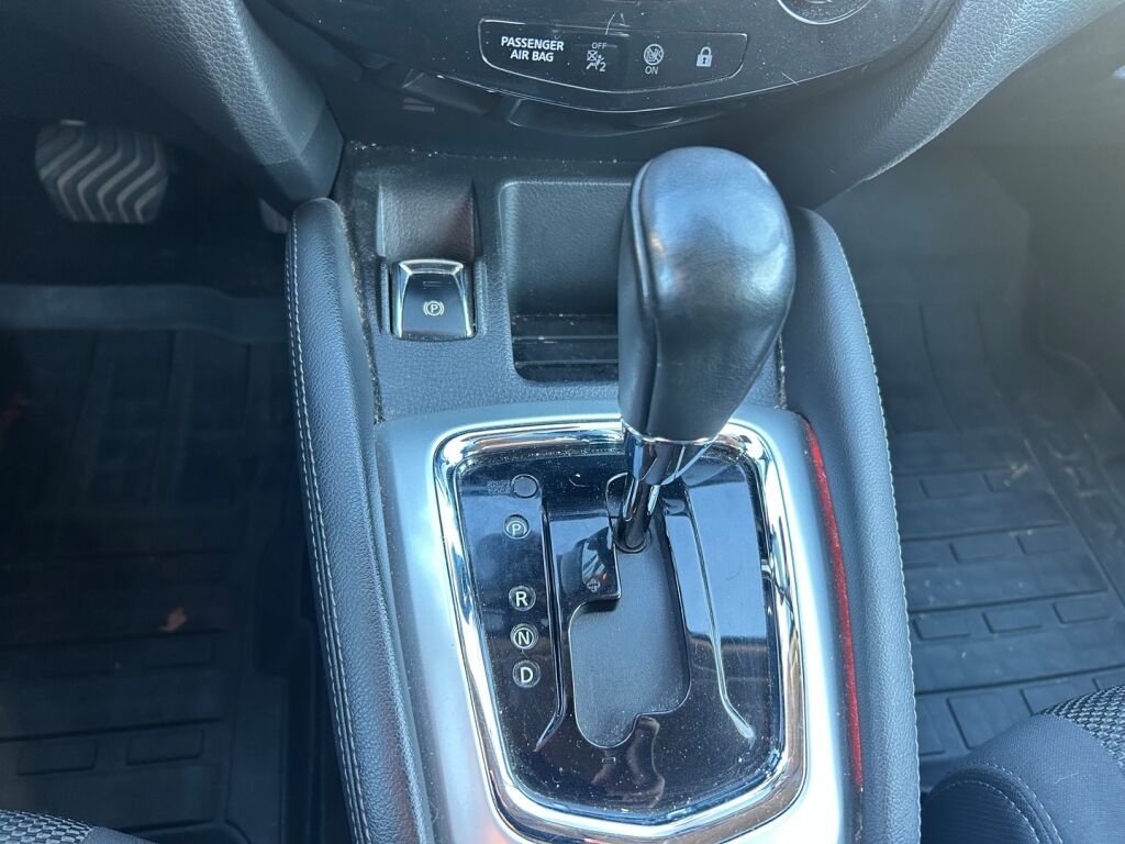 Nissan Qashqai 2017 Punainen