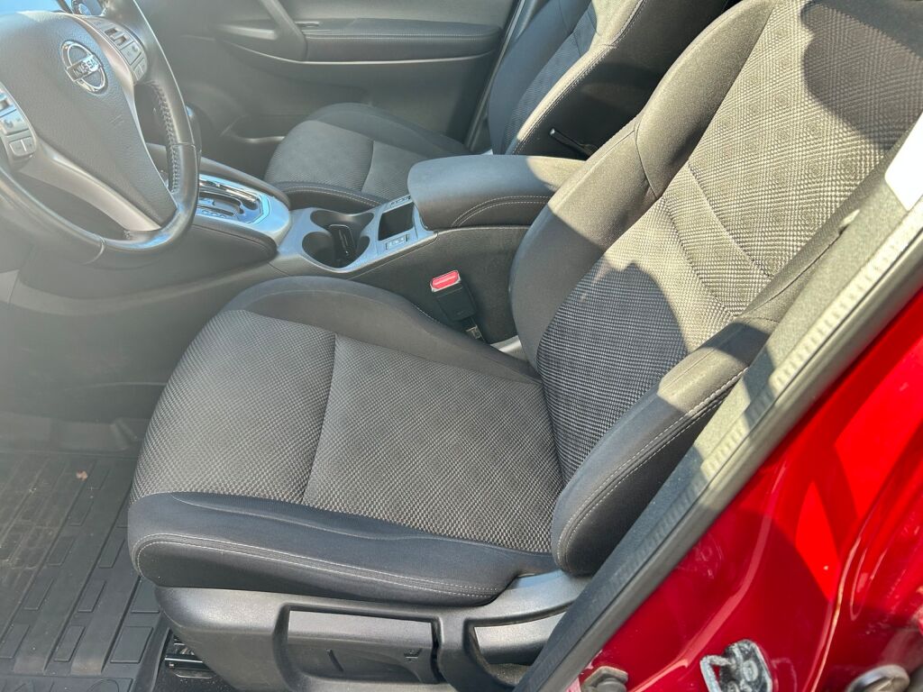 Nissan Qashqai 2017 Punainen