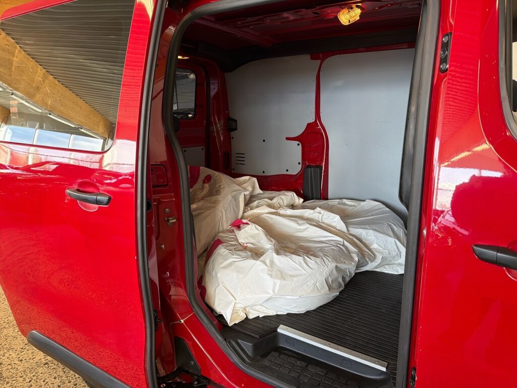 Citroen Jumpy 2017 Punainen