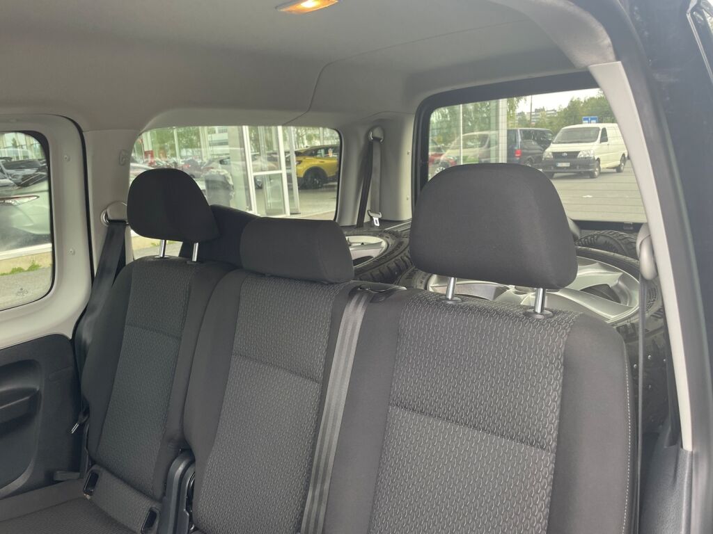 Volkswagen Caddy Maxi 2017 Musta