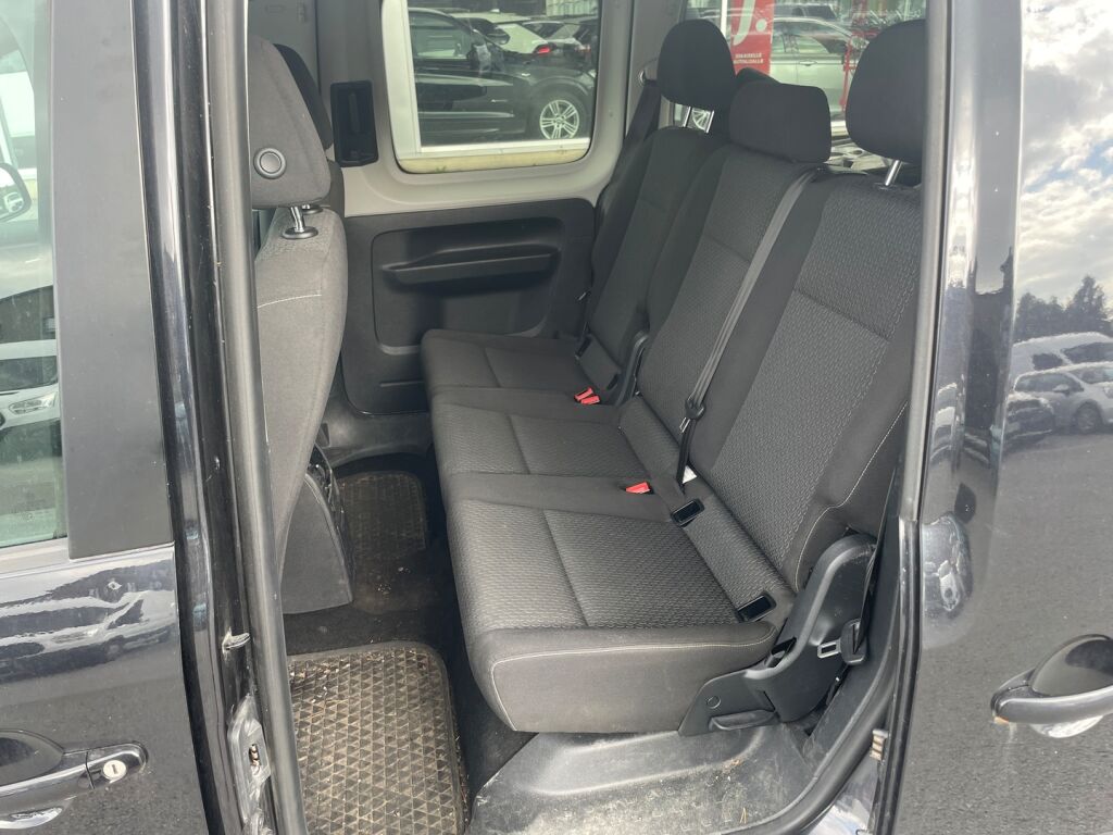 Volkswagen Caddy Maxi 2017 Musta