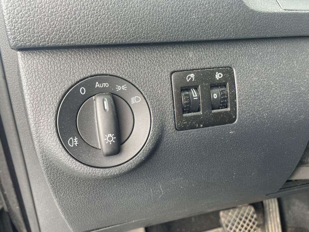 Volkswagen Caddy Maxi 2017 Musta