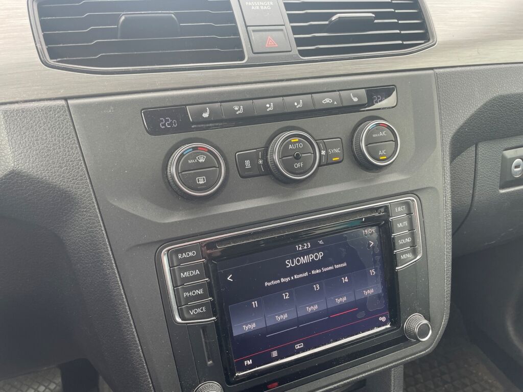 Volkswagen Caddy Maxi 2017 Musta