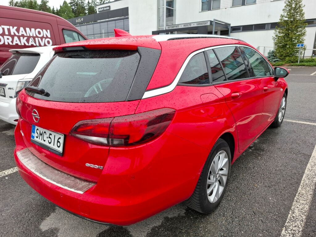 Opel Astra 2017 Punainen