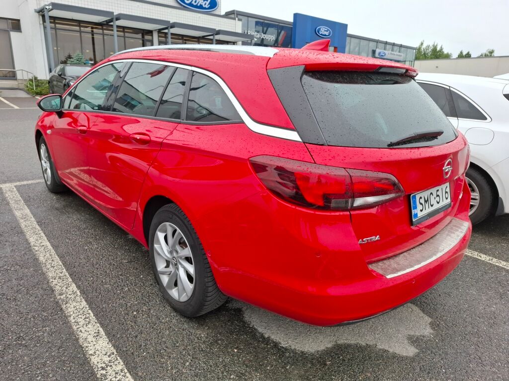 Opel Astra 2017 Punainen