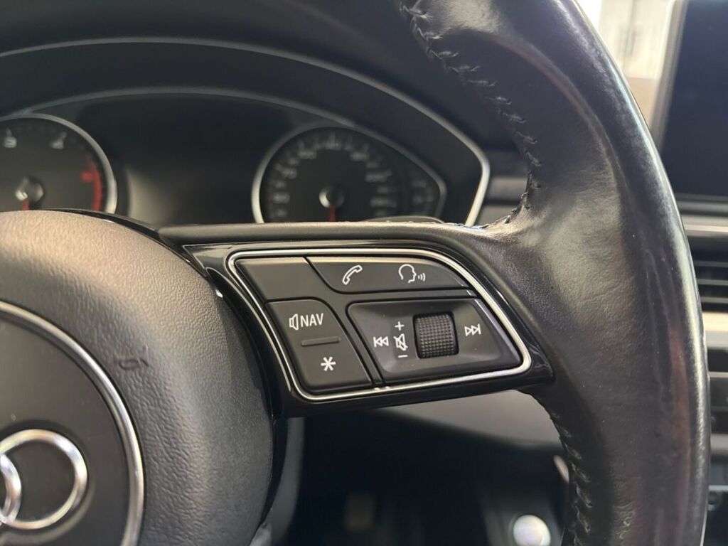 Audi A4 2017 Musta