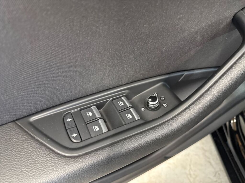 Audi A4 2017 Musta