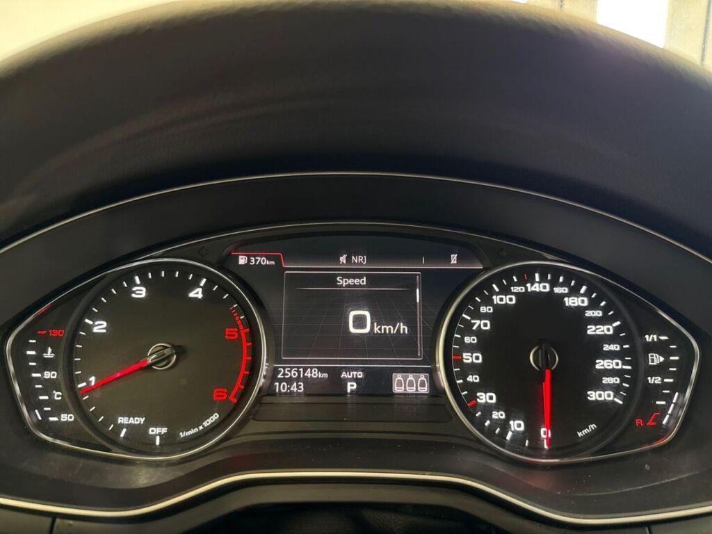 Audi A4 2017 Musta