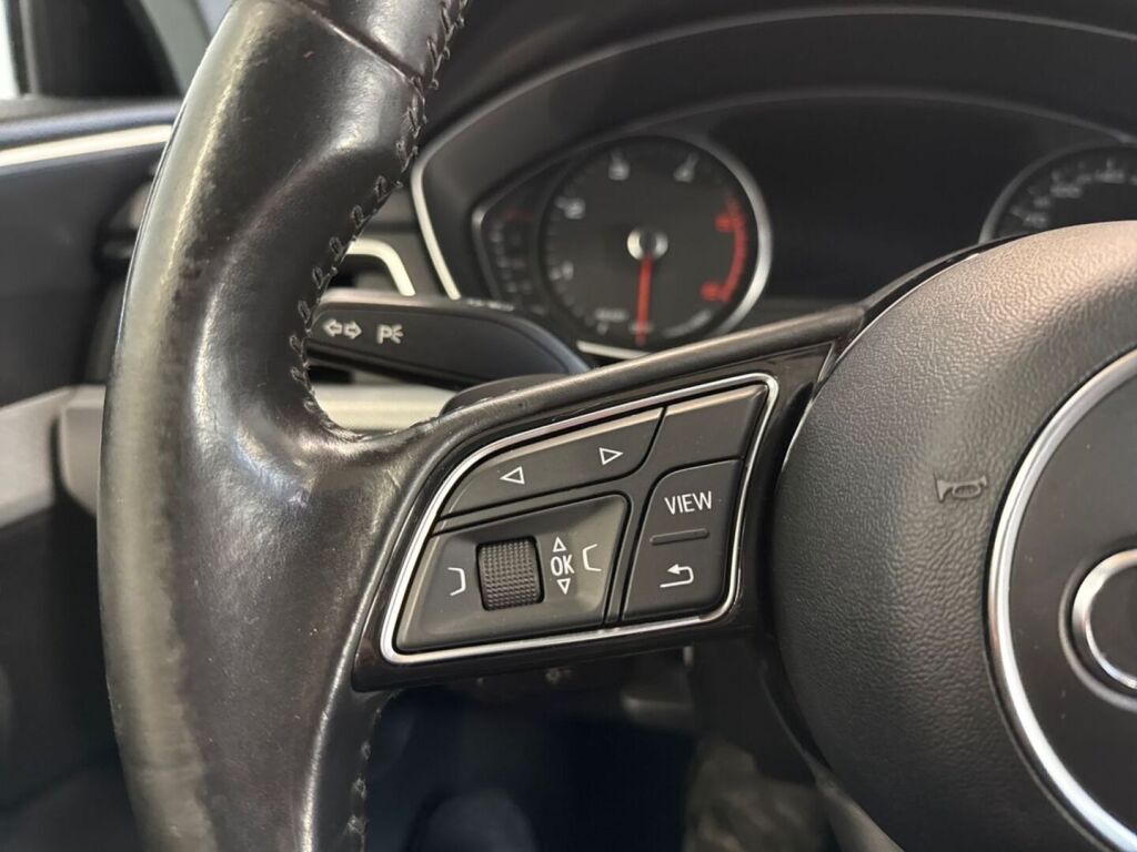 Audi A4 2017 Musta