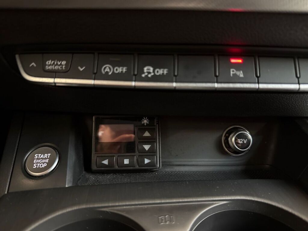 Audi A4 2017 Musta