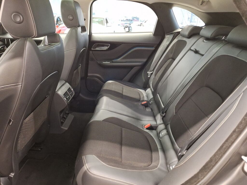 Jaguar F-PACE 2017 Musta