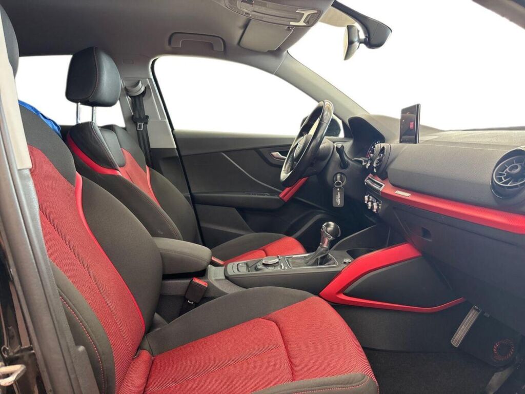 Audi Q2 2017 Musta