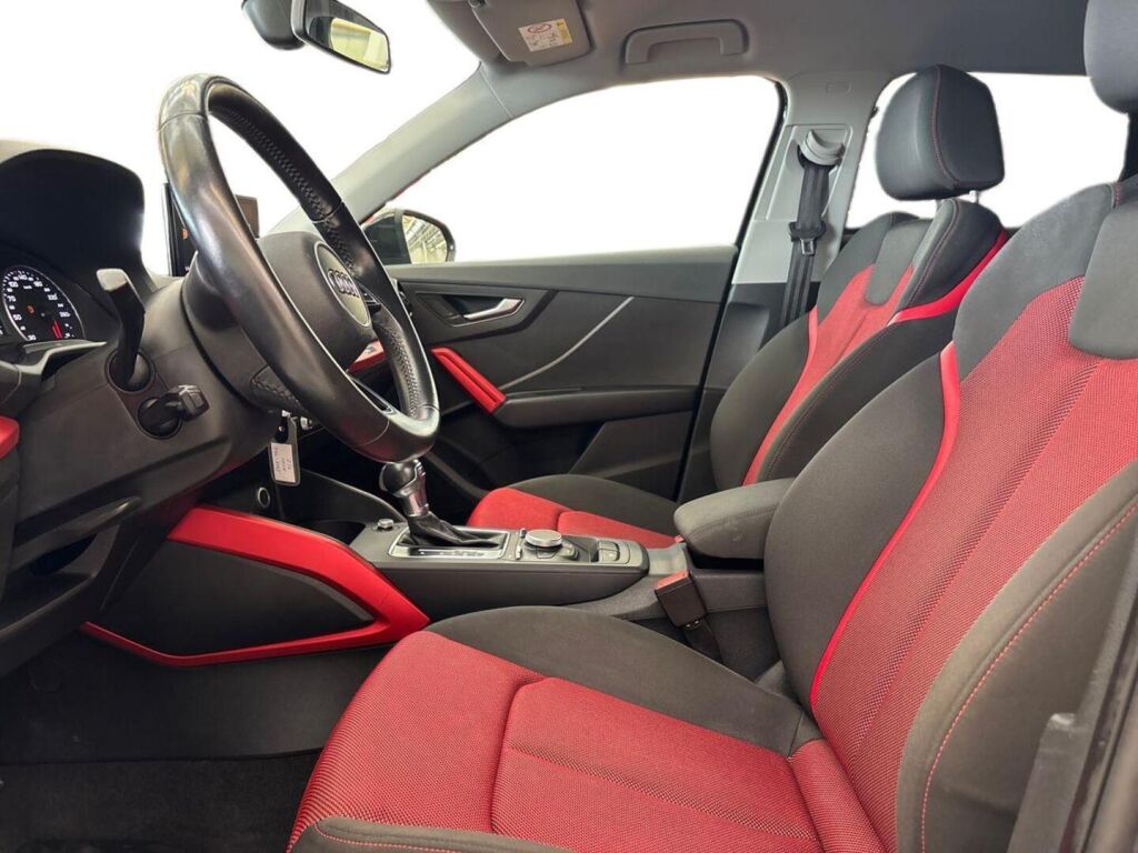 Audi Q2 2017 Musta