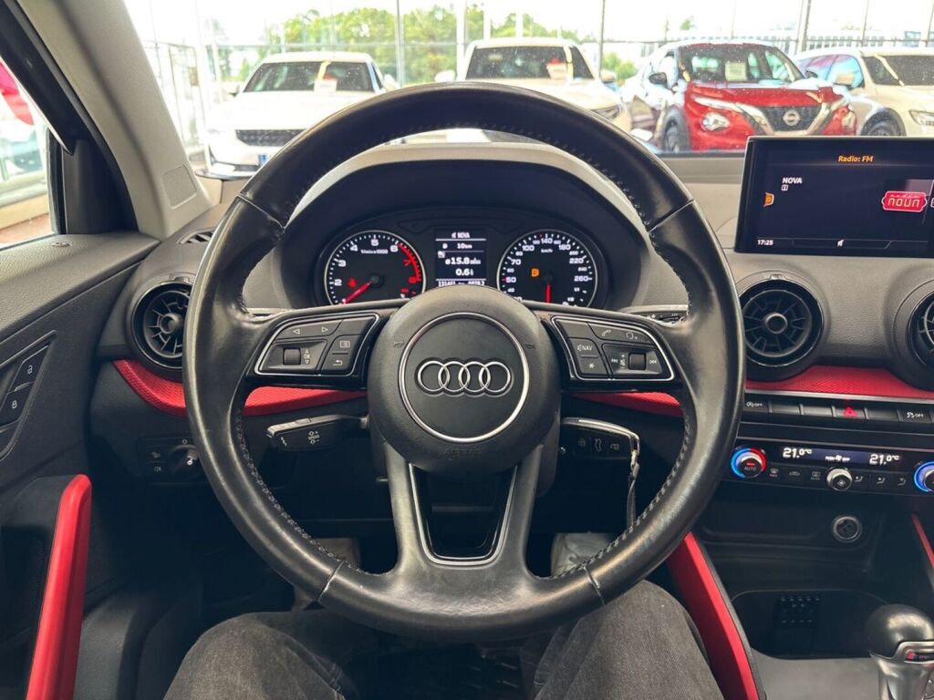 Audi Q2 2017 Musta