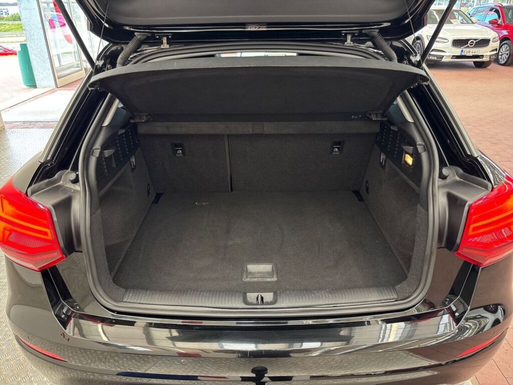 Audi Q2 2017 Musta