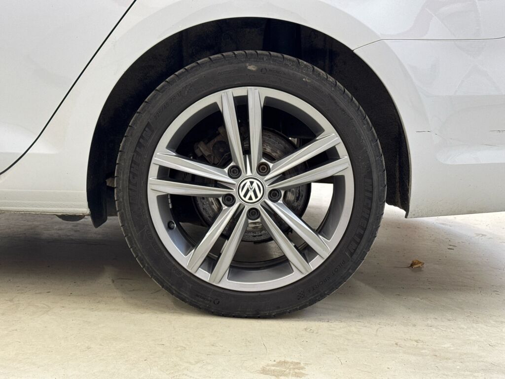 Volkswagen Golf 2018 Valkoinen