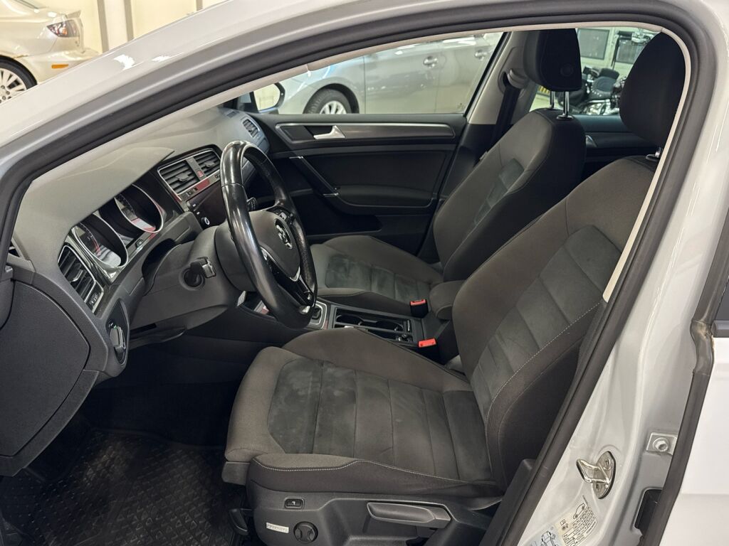 Volkswagen Golf 2018 Valkoinen