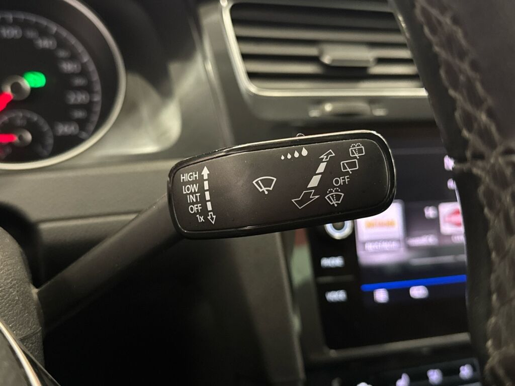 Volkswagen Golf 2018 Valkoinen