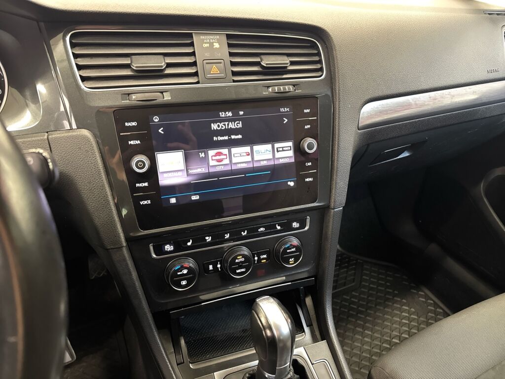 Volkswagen Golf 2018 Valkoinen