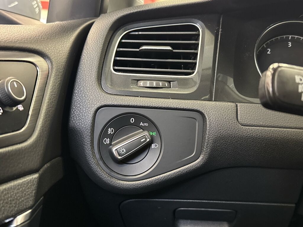 Volkswagen Golf 2018 Valkoinen