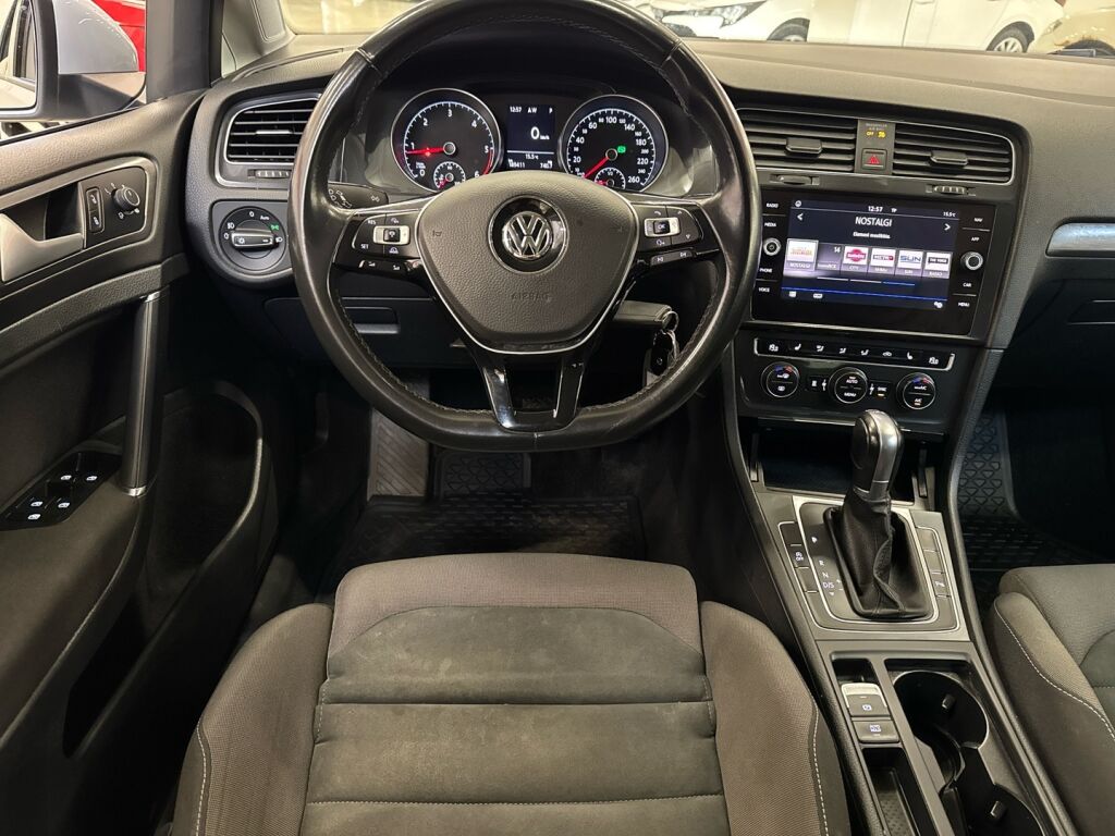 Volkswagen Golf 2018 Valkoinen