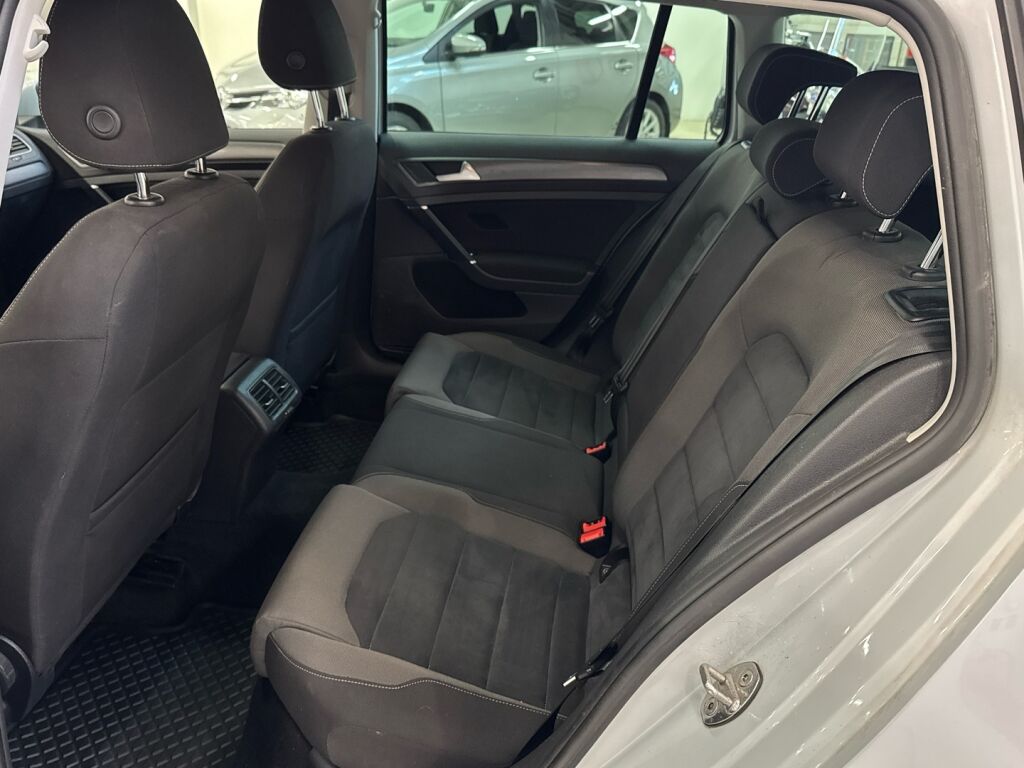 Volkswagen Golf 2018 Valkoinen