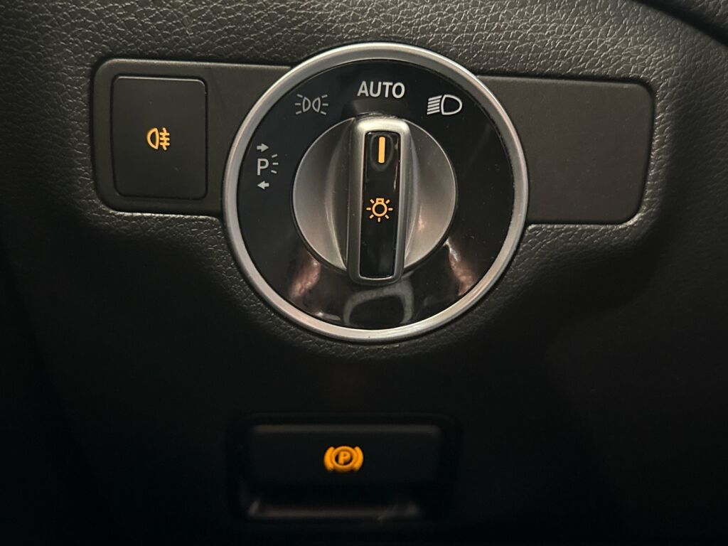 Mercedes-Benz A 2017 Valkoinen