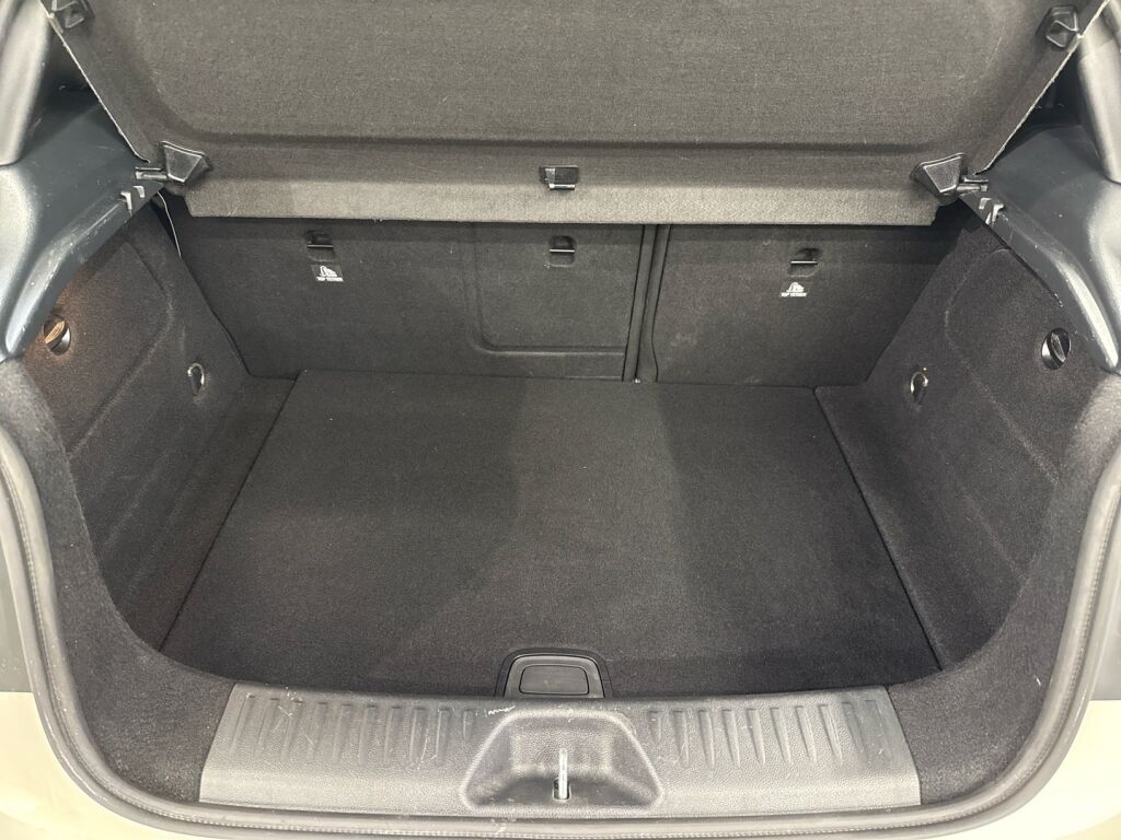 Mercedes-Benz A 2017 Valkoinen