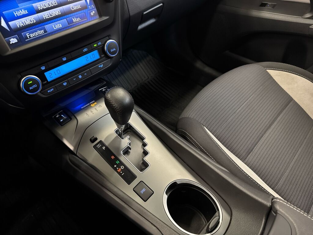 Toyota Avensis 2017 Sininen