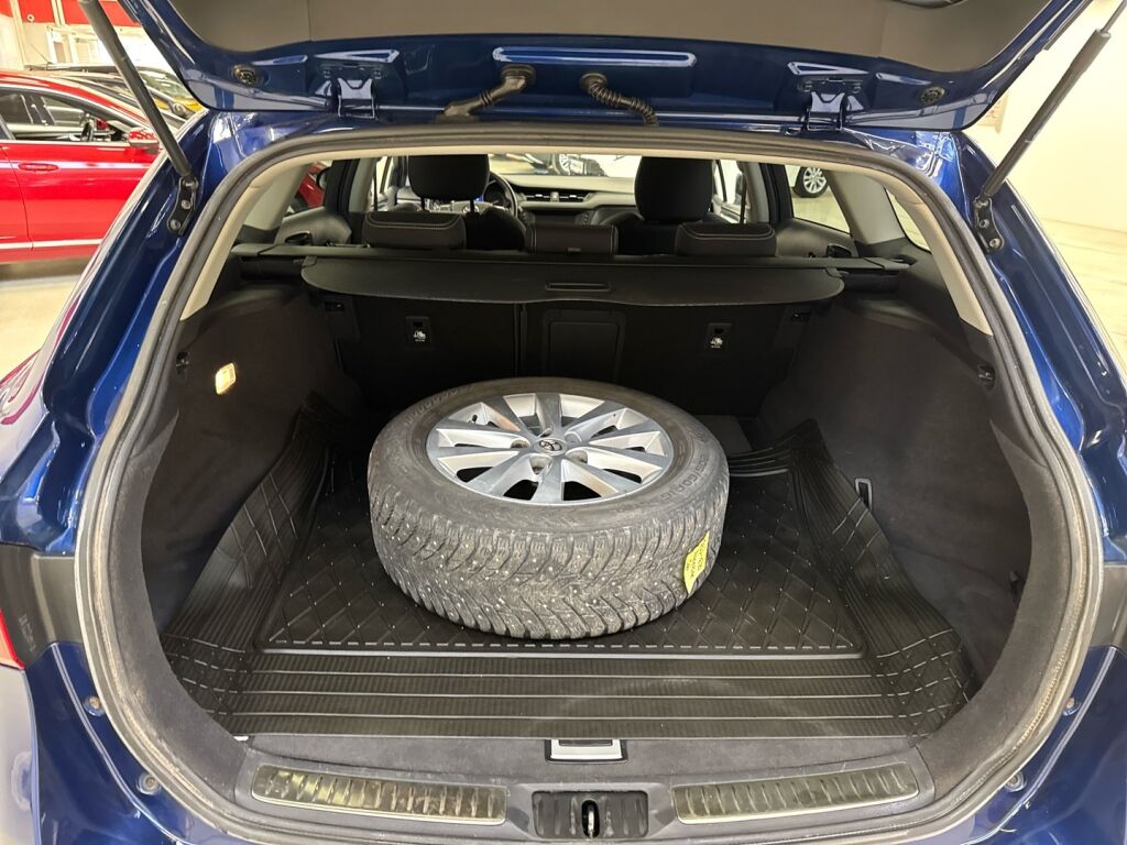 Toyota Avensis 2017 Sininen