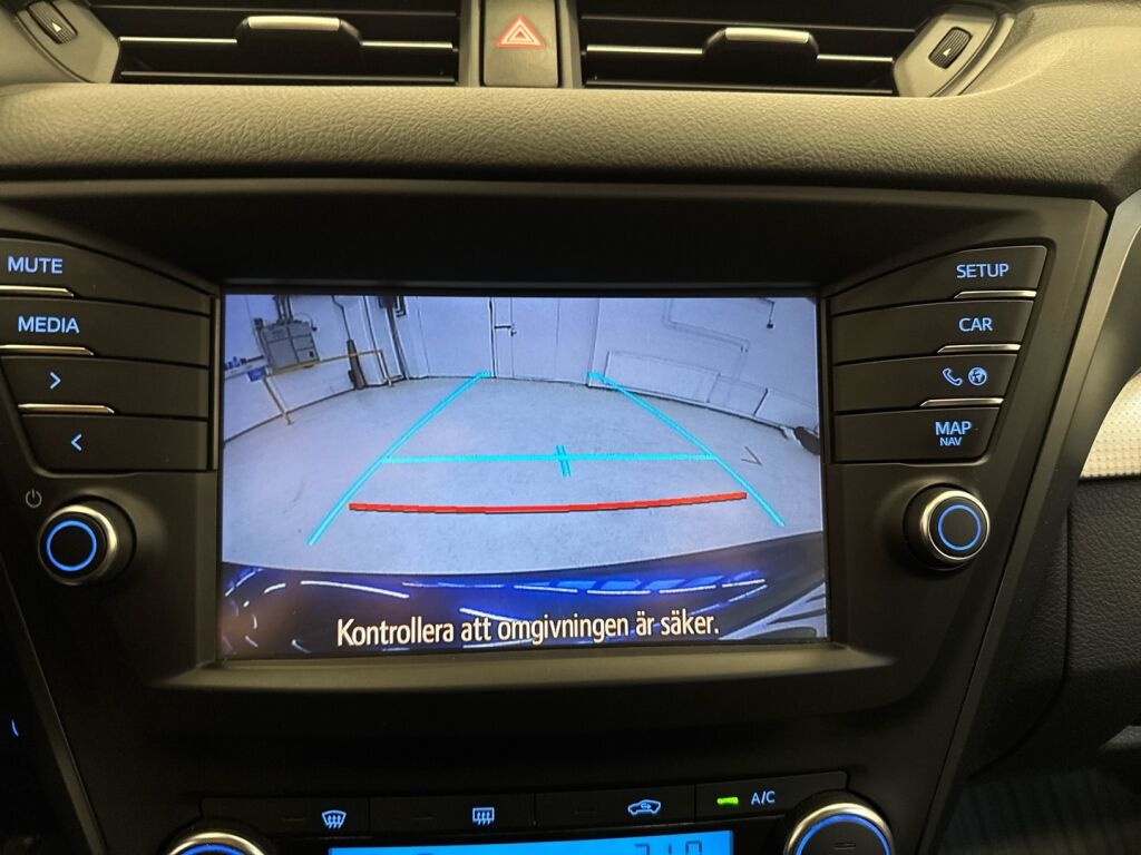 Toyota Avensis 2017 Sininen