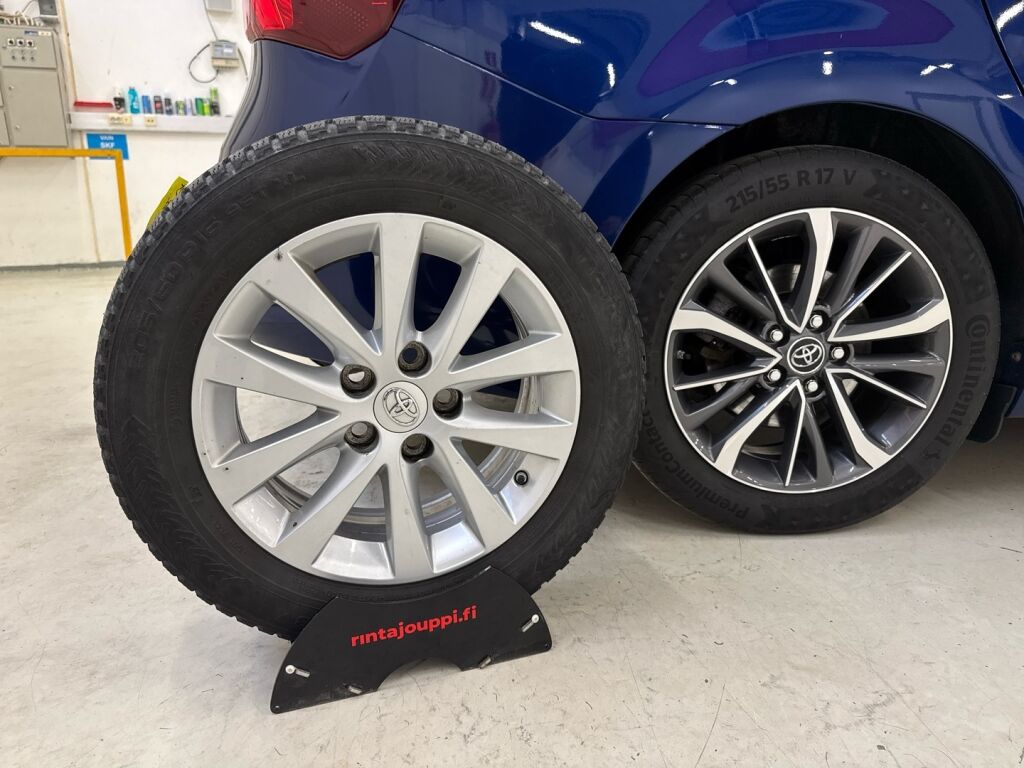 Toyota Avensis 2017 Sininen