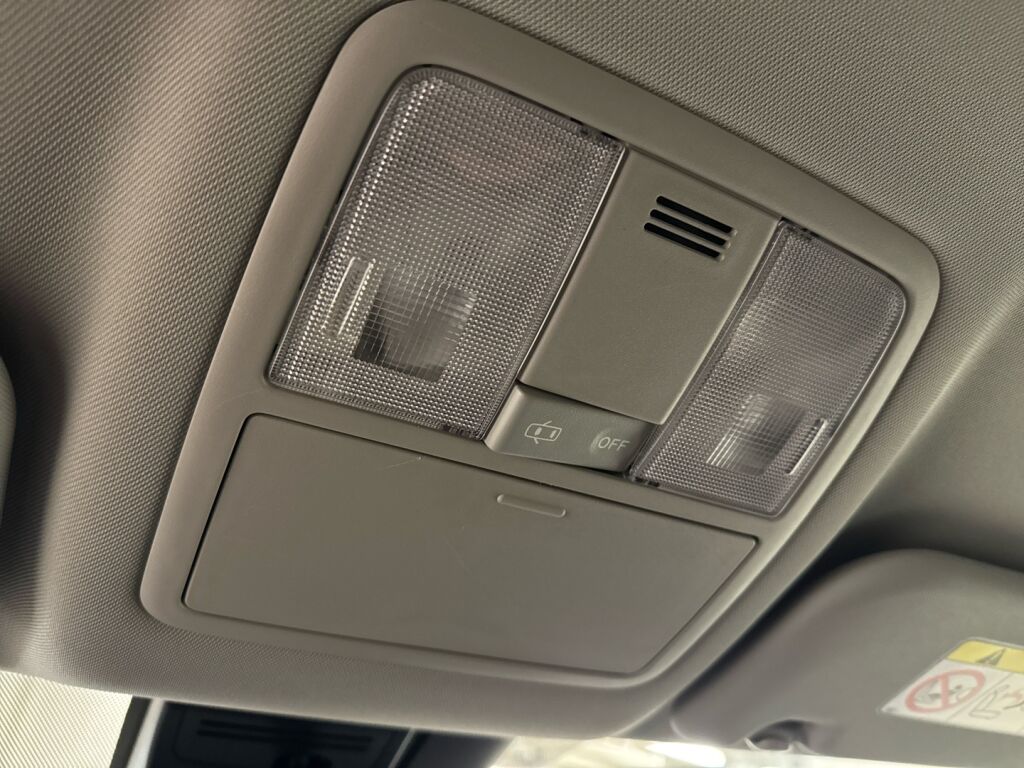 Toyota Avensis 2017 Sininen