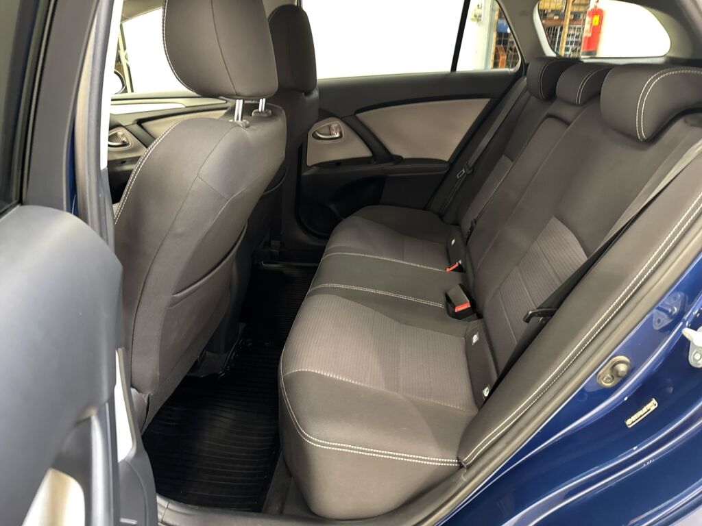 Toyota Avensis 2017 Sininen