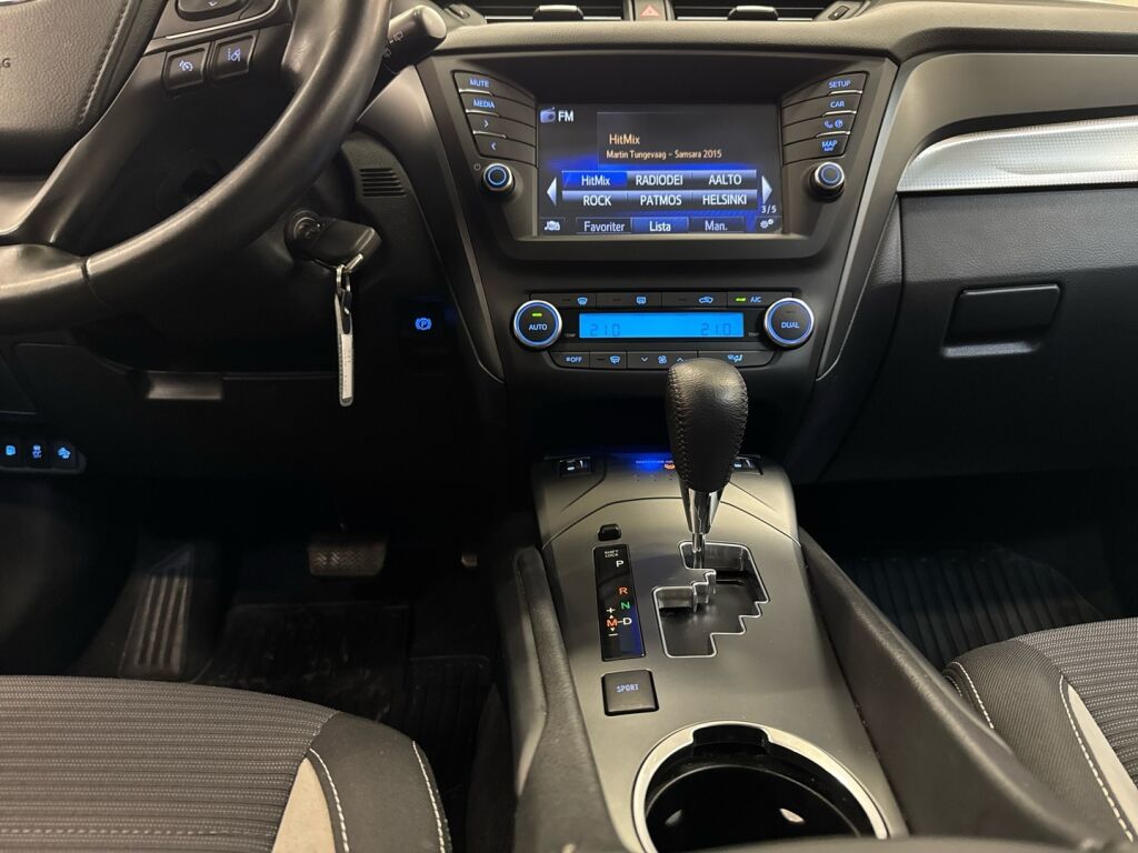 Toyota Avensis 2017 Sininen